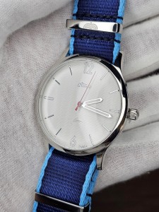 Błonie Delfin 1 | zegarek męski | stalowa koperta | jasna tarcza | pasek NATO